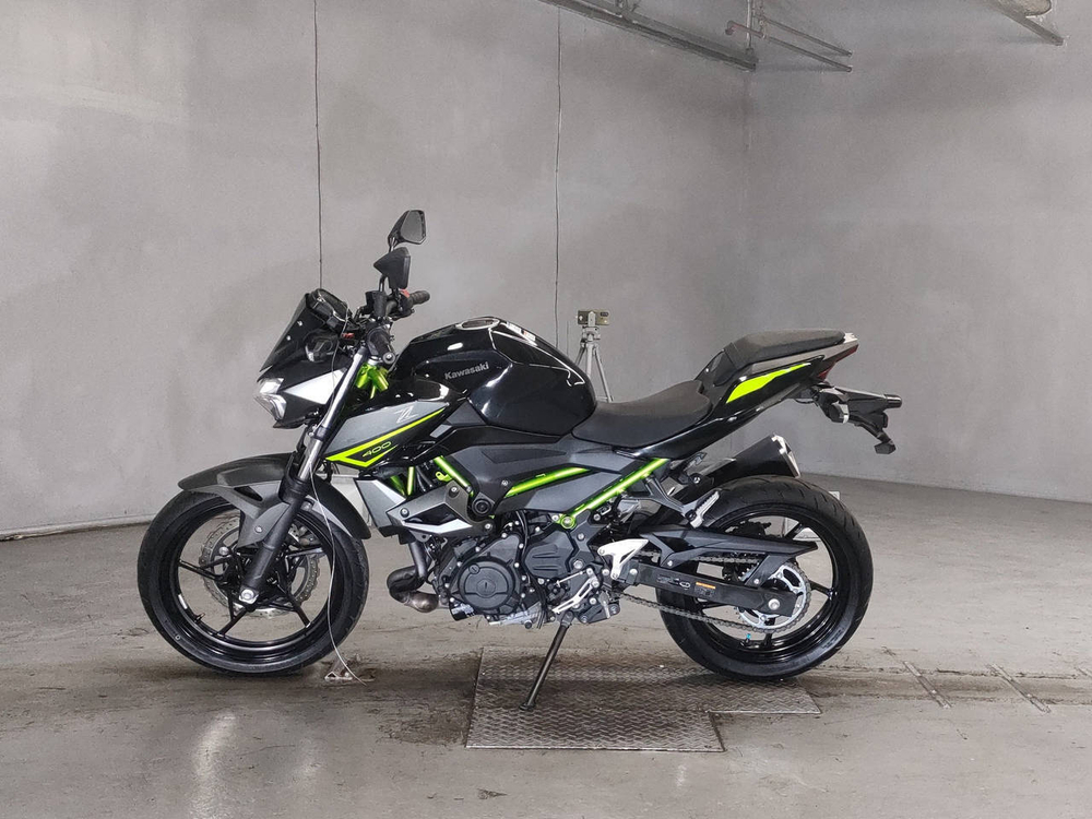 Kawasaki Z400 2023