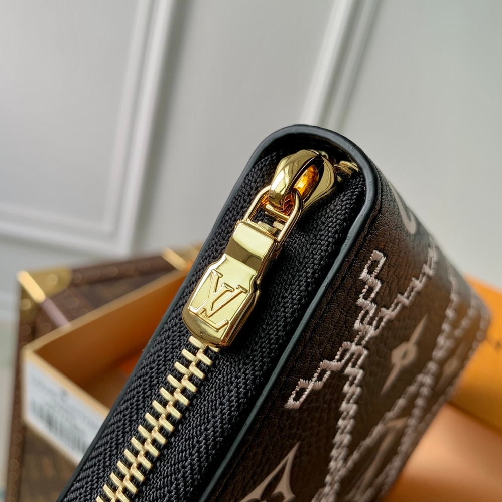 Louis Vuitton Zippy Wallet