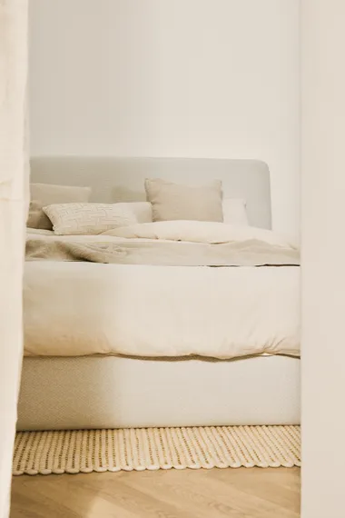 Кровать Martina со съемным чехлом из шенилла цвета экрю 180 x 200