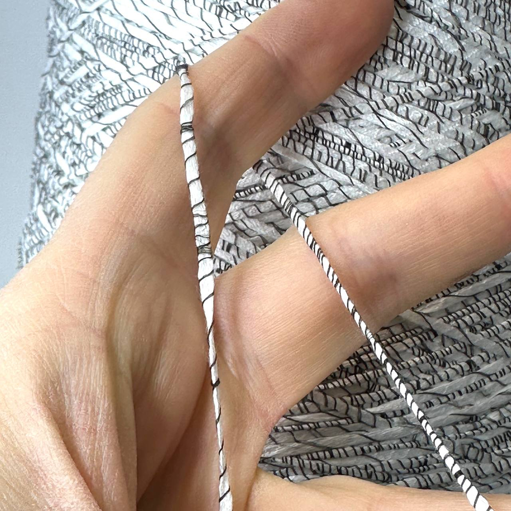 SIGNAC - ILARIA CALENZANO; 95% вискоза, 5% п/а; 250м/100гр; Ленточка; col. 000701, цвет: белый, черный; S506