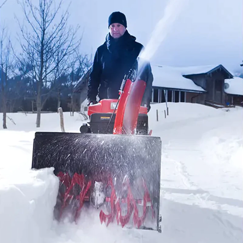 AL-KO SnowLine 700 E снегоуборщик бензиновый 11 л.с, ковш 70 см, выброс 15 м, 6 вперед/2 назад 112931