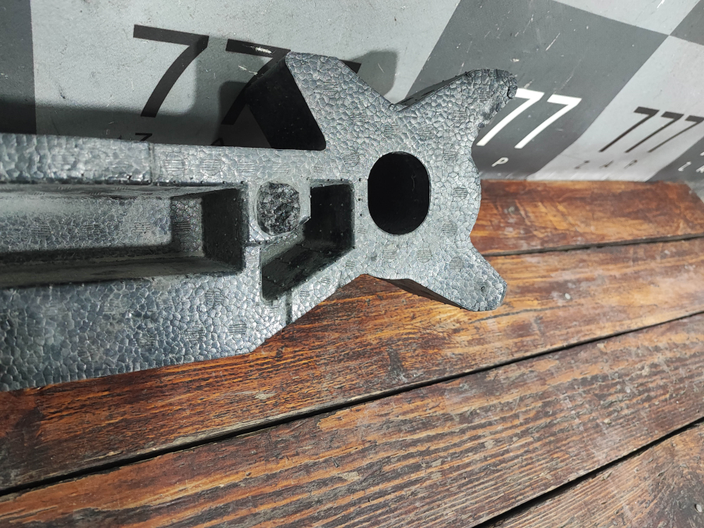 Абсорбер переднего бампера Subaru Forester 5 (SK) 18-нв Б/У Оригинал 57705SJ010