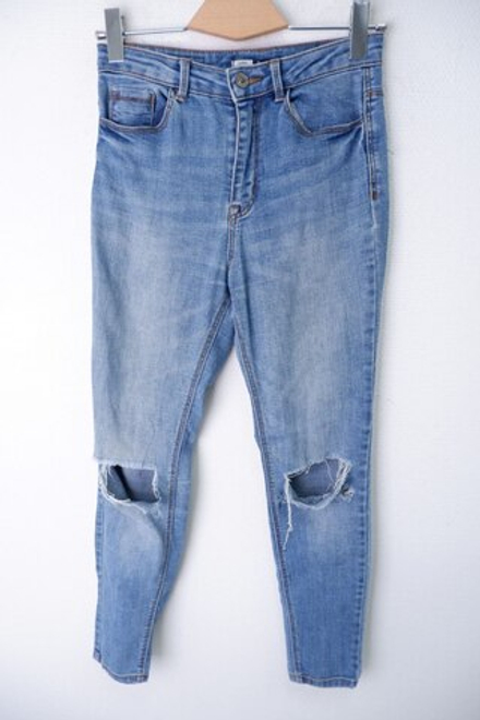 Джинсы Stradivarius с порезами 42 размер