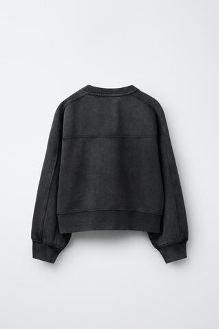 ZARA ТОЛСТОВКА ИЗ ТКАНИ С ЭФФЕКТОМ ПОТЕРТОСТИ С НАДПИСЬЮ, СЕРЫЙ