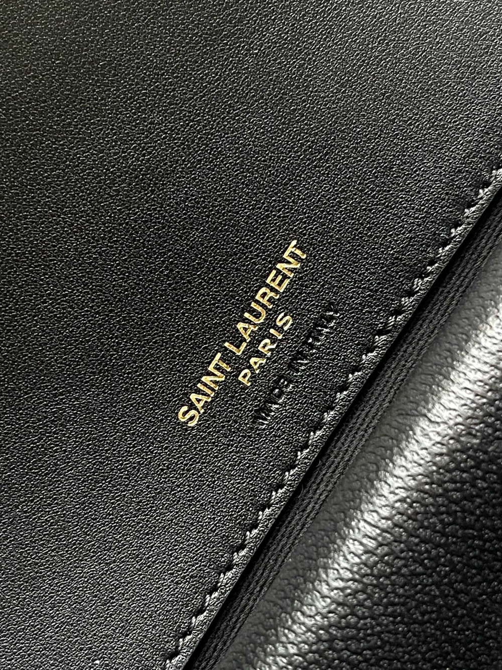 Saint Laurent Loulou Medium 29 cm