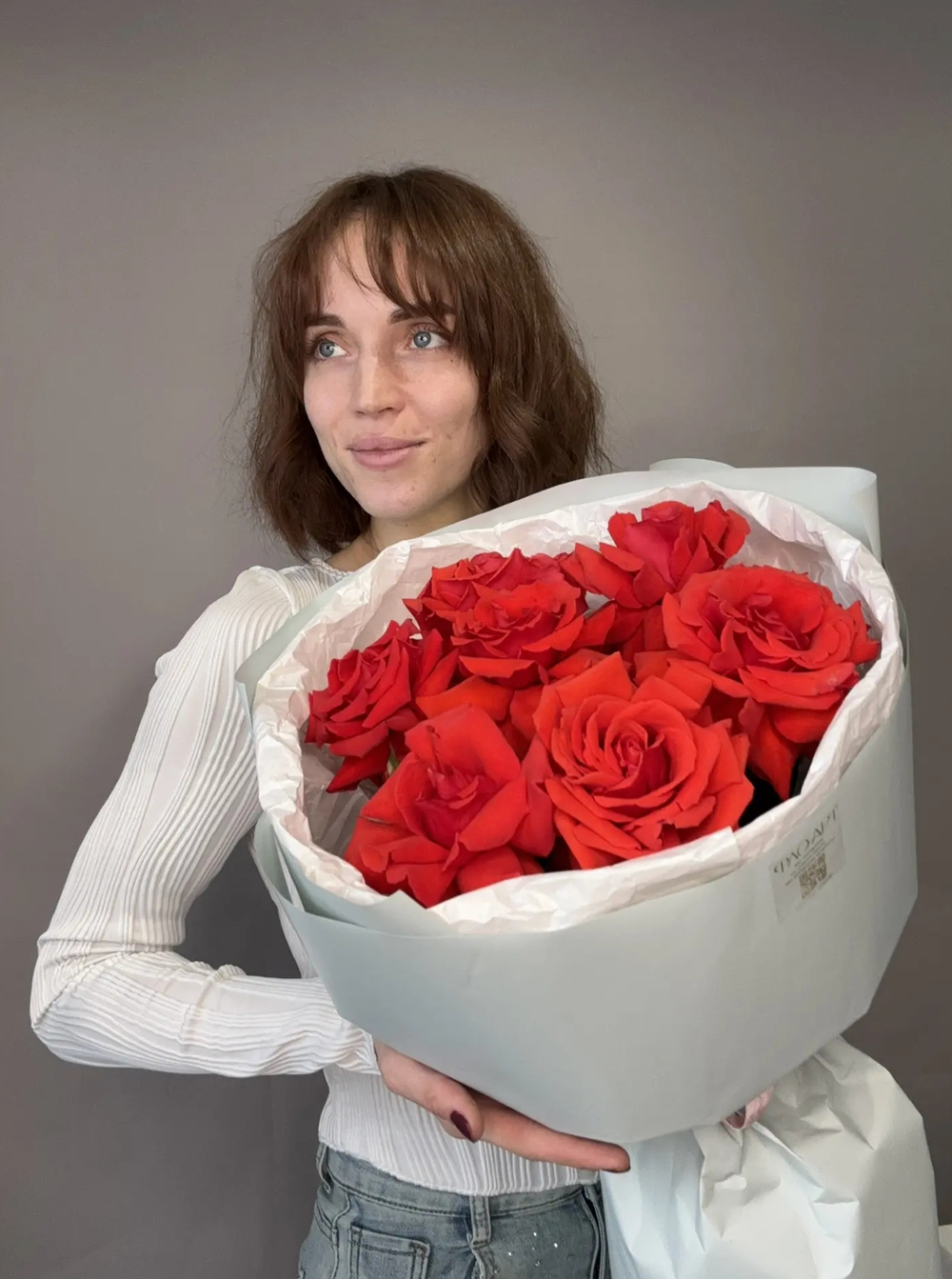 Алые французские розы (7шт) 