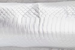 Кожа змеи 580×60-80мм (серебристая глянцевая)