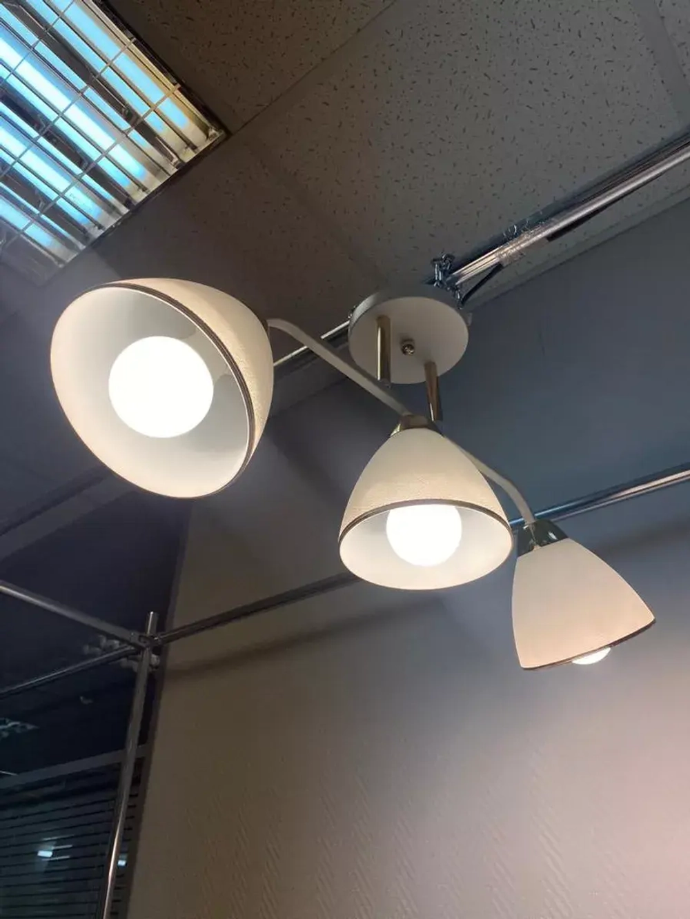 Люстра потолочная E27*3*60W белый, золото