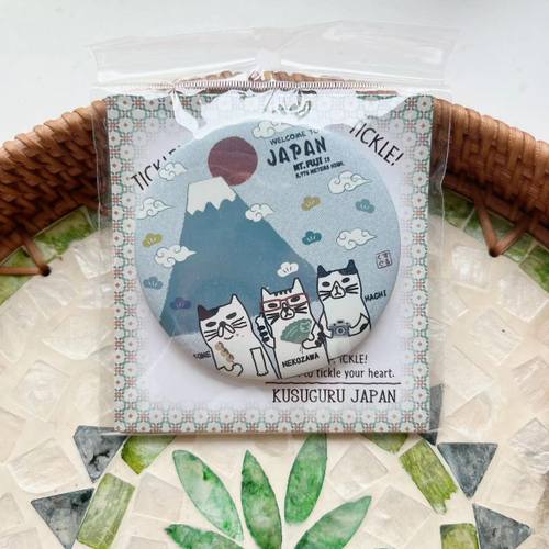 Значок металлический с 3 котами NEKOMARUKE, диам. 7,5 см, 7688-1, KUSUGURU