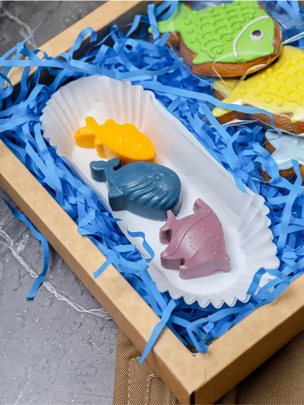 Подарочный набор имбирные пряники и конфеты "Рыбки"