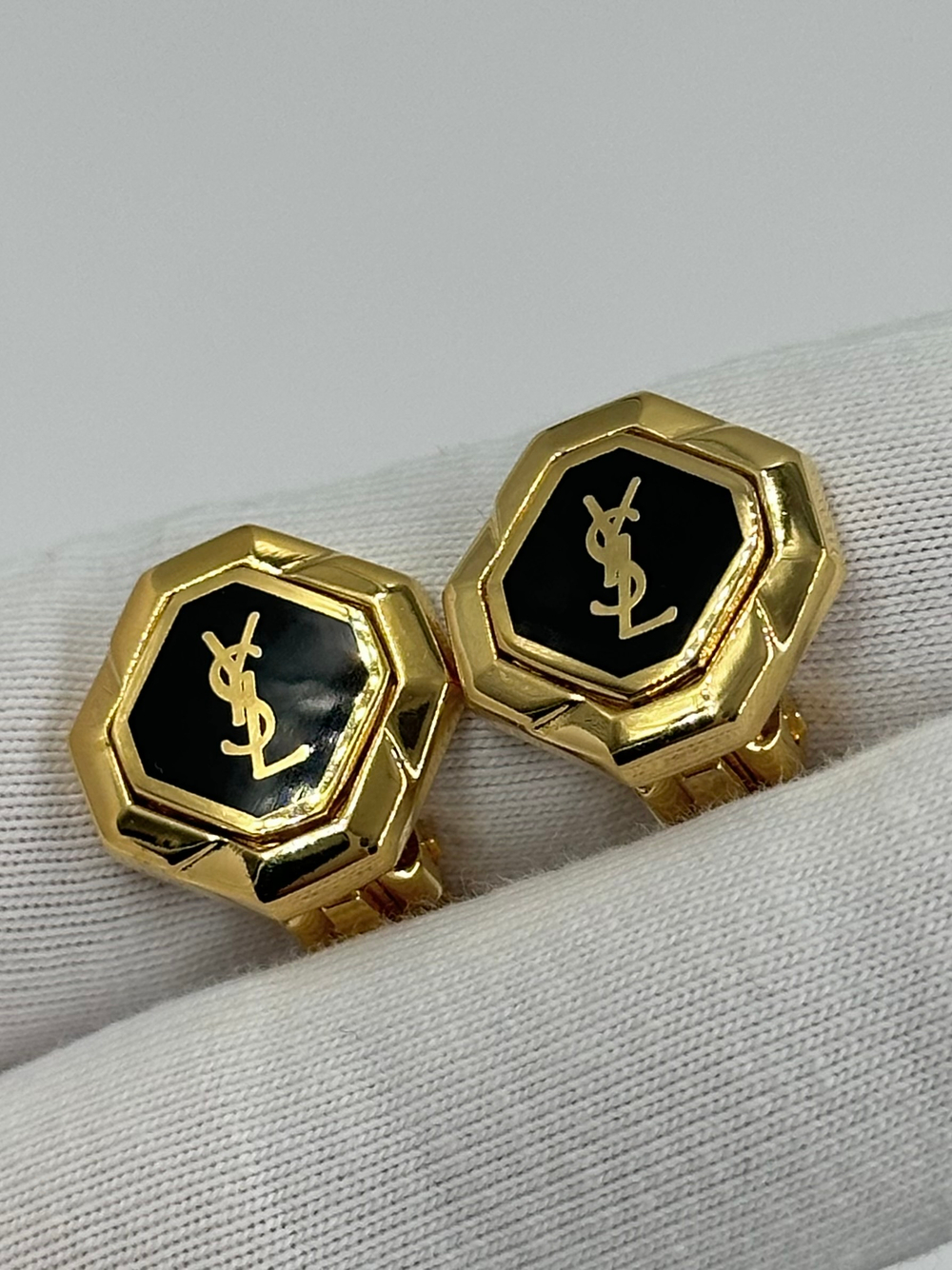 Клипсы Yves Saint Laurent