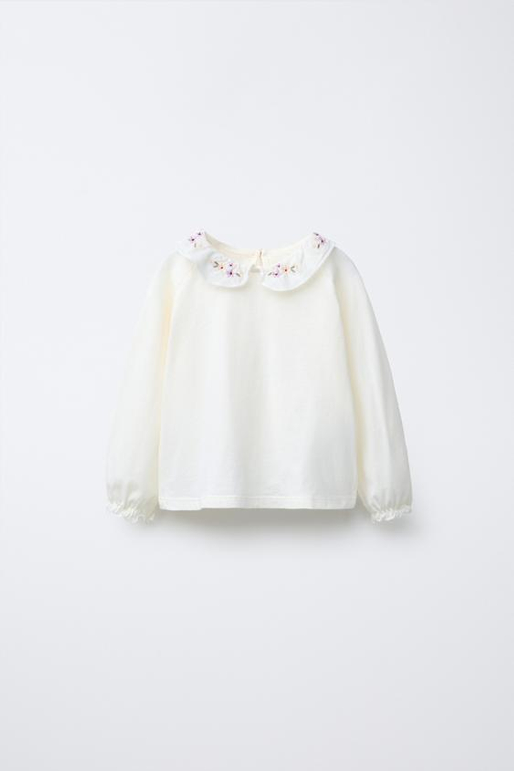 ZARA С ЦВЕТОЧНОЙ ВЫШИВКОЙ НА ВОРОТНИКЕ, СВЕТЛЫЙ ЭКРЮ