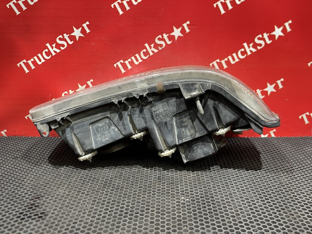 Фара передняя правая