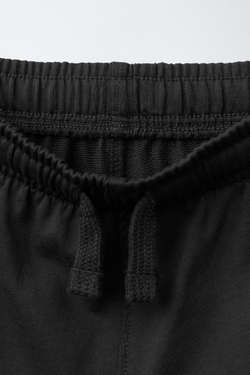 ZARA КОМПЛЕКТ ИЗ ФУТБОЛКИ И БЕРМУДОВ, ЧЕРНЫЙ