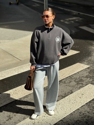 Серые трикотажные брюки с кружевной кулиской