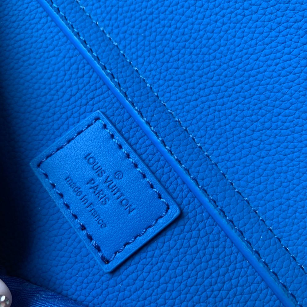 Louis Vuitton Takeoff Slingbag