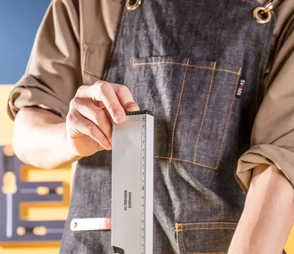 Строительный пузырьковый уровень 400мм Deli DL700400B (алюминиевый сплав, 3 глазка, магнит, линейка)