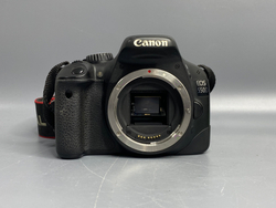 Canon 550D Kit 18-55mm 3.5-5.6 IS II 38.000 кадров