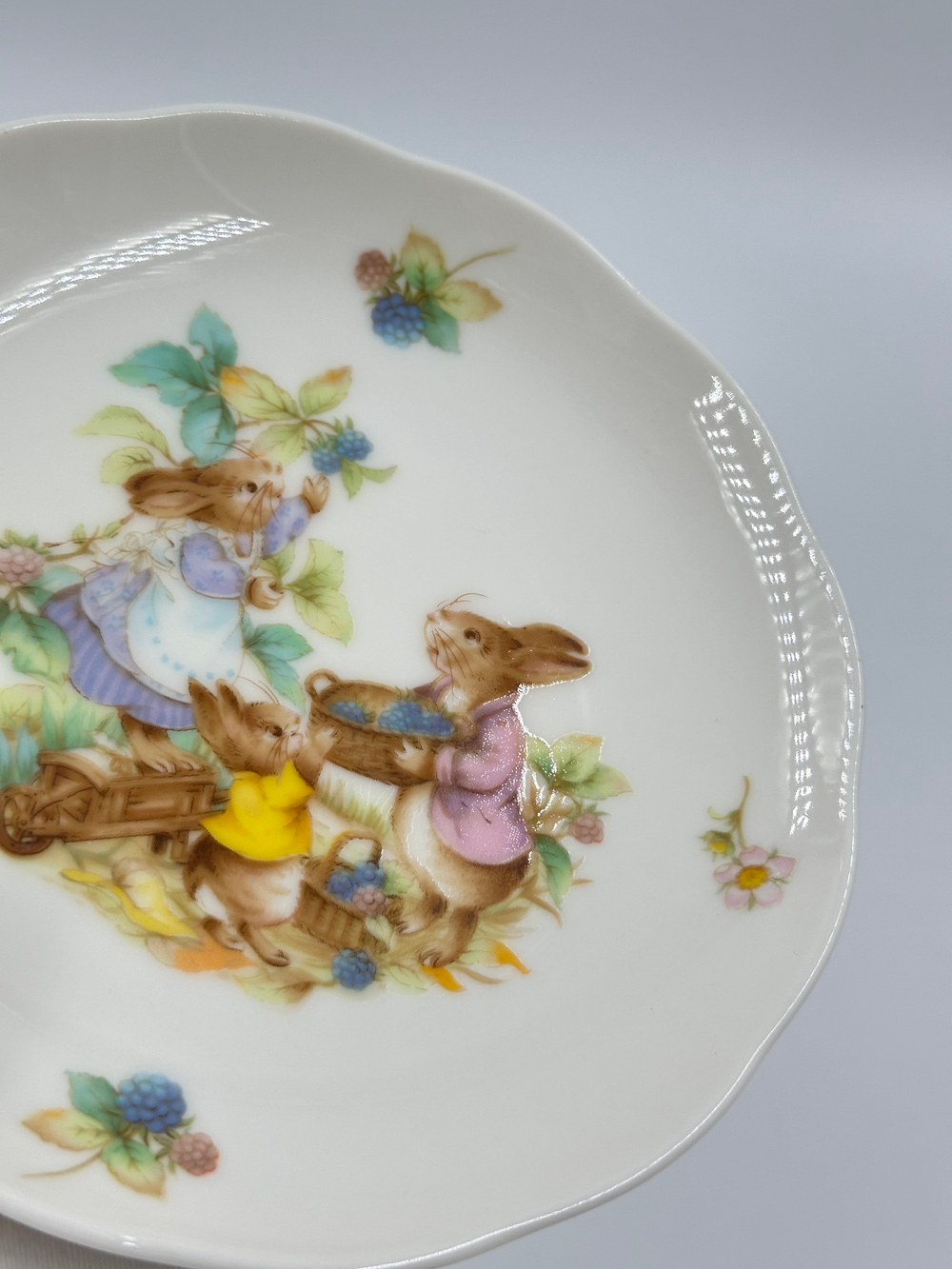 Тарелка с кроликами Narumi