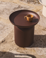 Уличный столик Arcola из темно-коричневого алюминия, диаметр 45 см