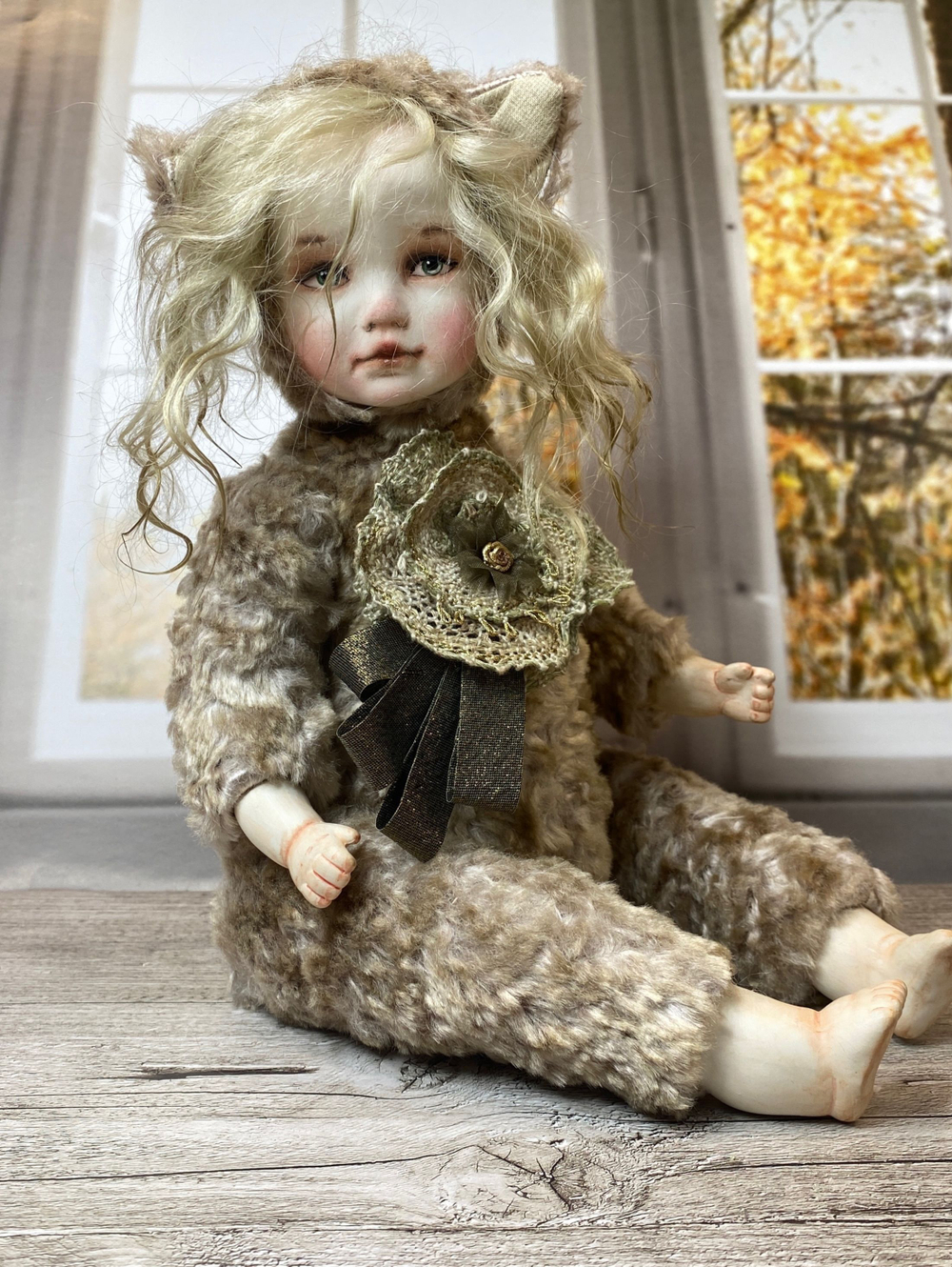 Авторская кукла и. брошь - лен (сплетена на коклюшках)