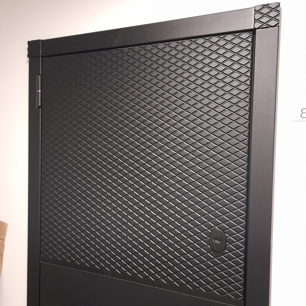 Входная металлическая дверь RеX (РЕКС) 15 Чешуя кварц черный, фурнитура хром / ФЛ-117 Штукатурка графит