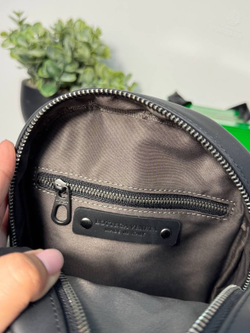 Нагрудная сумка-слинг Bottega Veneta