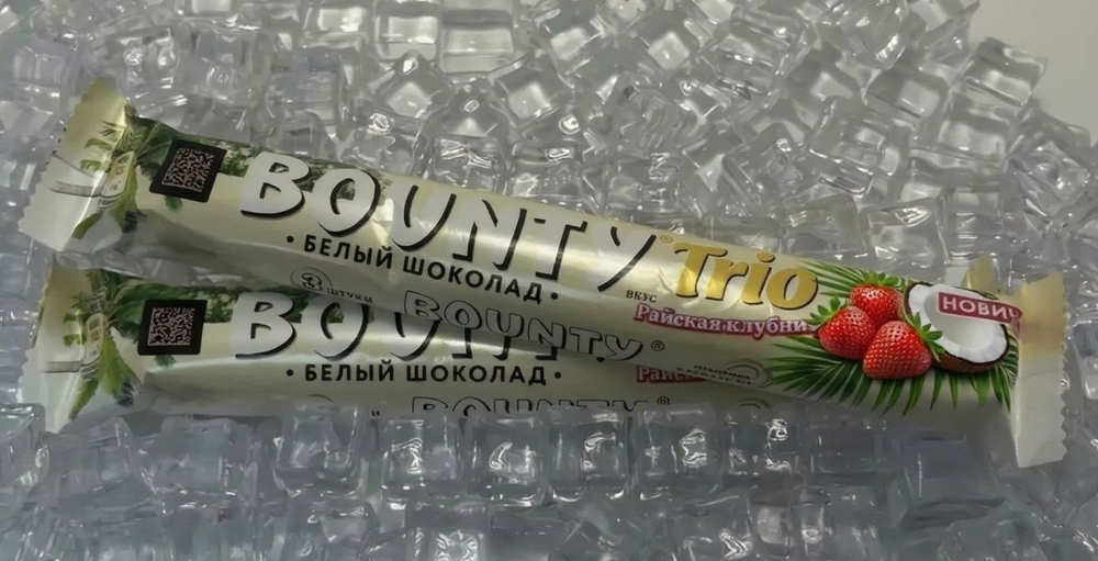 Шоколадный батончик Bounty Trio Райская клубника в белом шоколаде 78 гр 1 шт