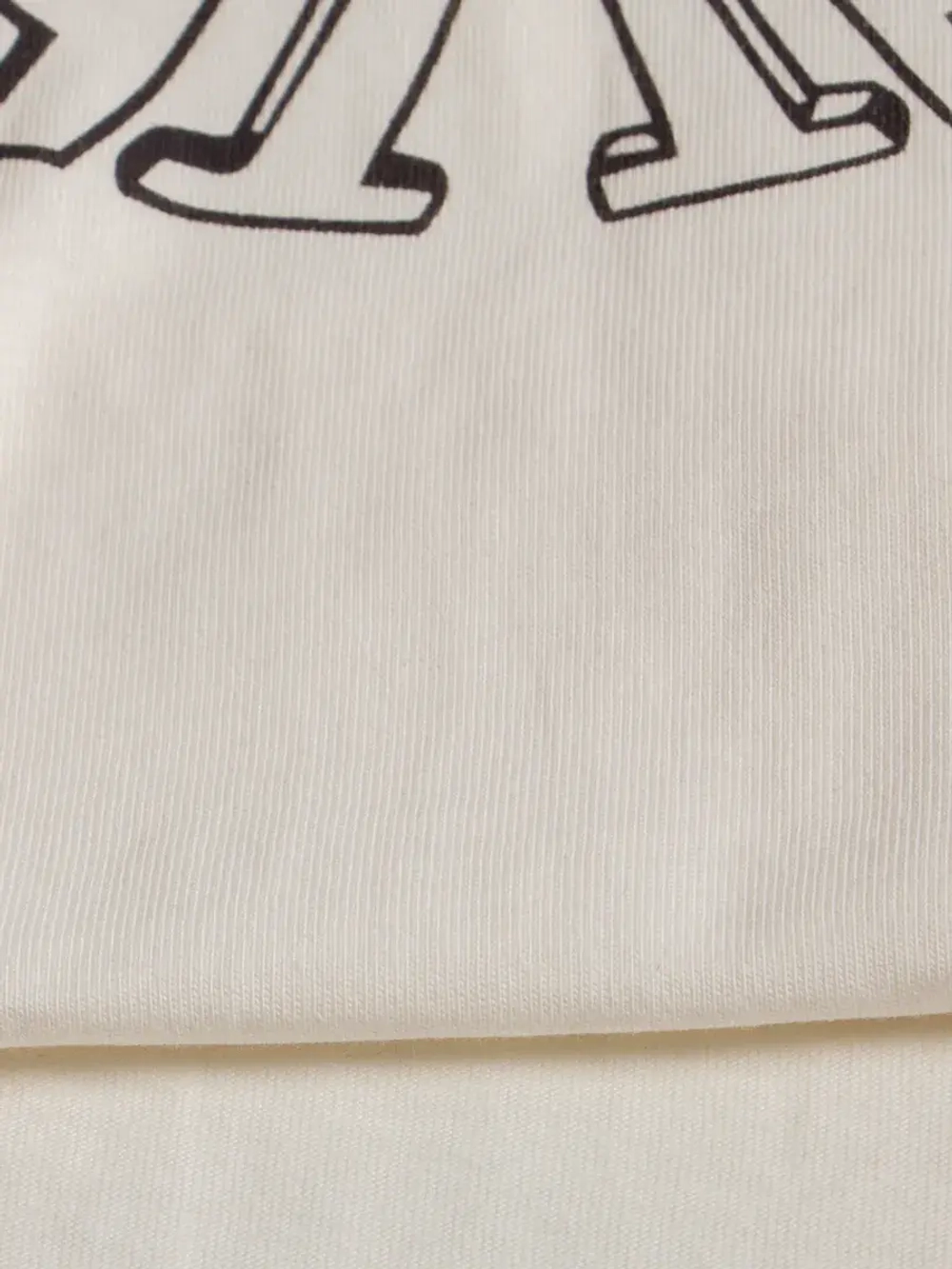 Белая футболка для мальчика в школу