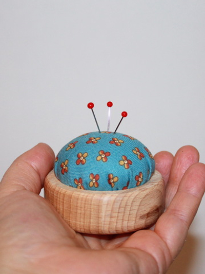 Игольница 6см деревянная из бука с подушечкой для иголок