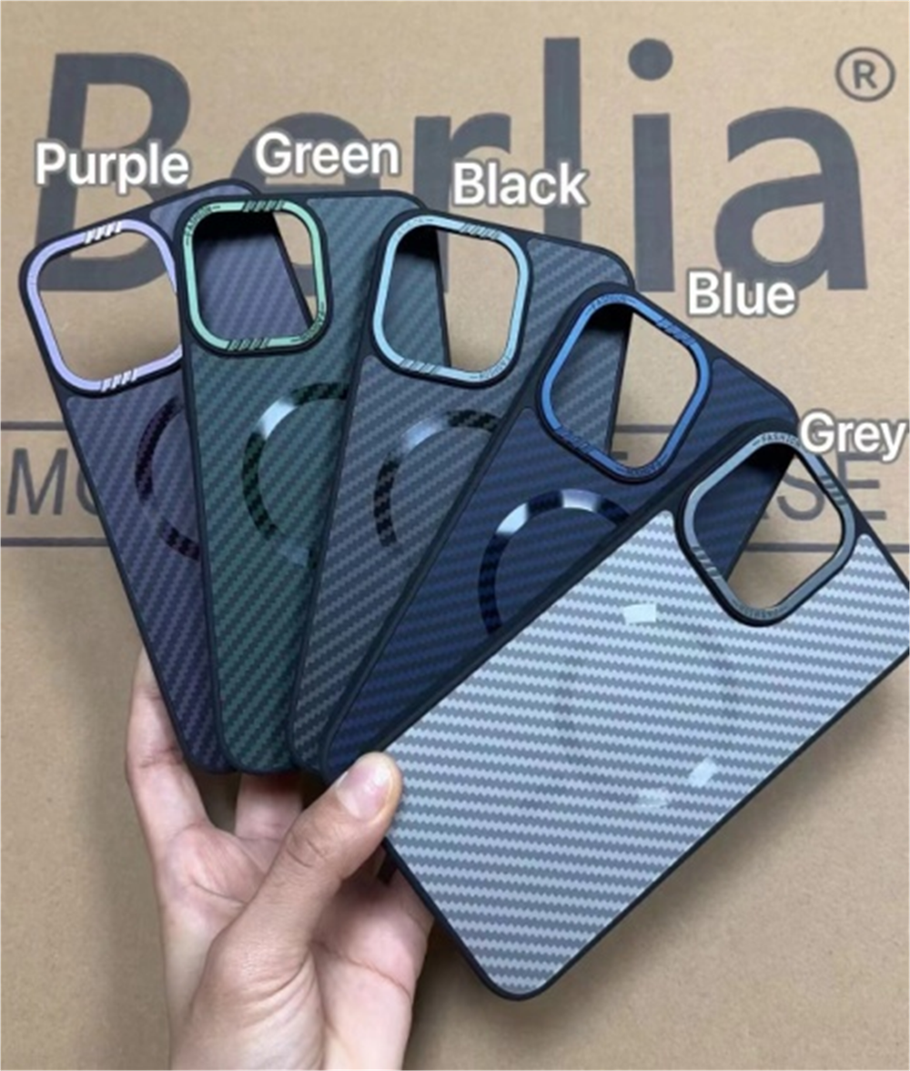 Накладка Berlia Fashion под карбон c MagSafe для iPhone 14 Pro