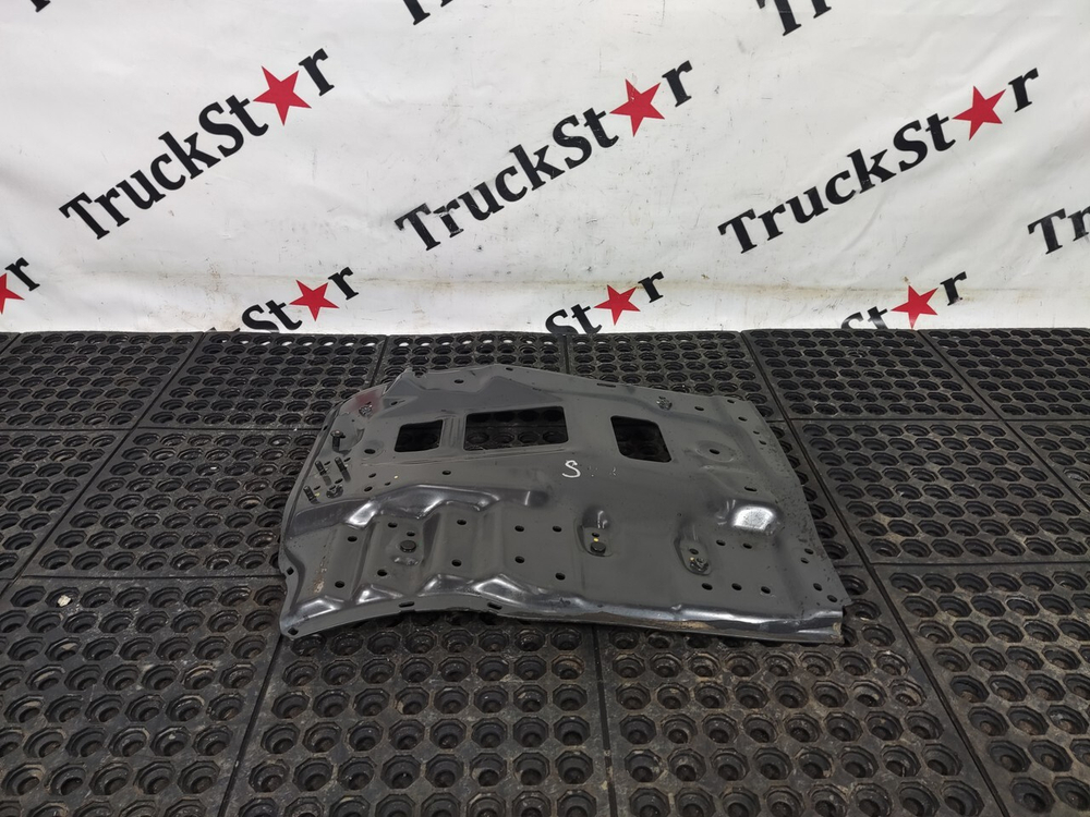 Кронштейн подножки правой 2020г.