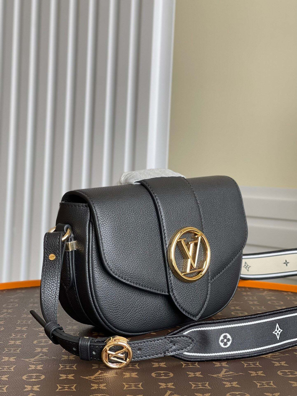 Louis Vuitton Pont 9 Soft MM