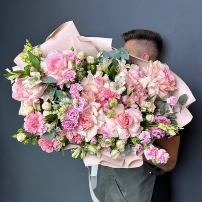 Букет "Фрея" (Французские розы, кустовые розы, эустома, альстромерия, эвкалипт)