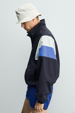 ZARA КУРТКА В СТИЛЕ РЕТРО ИЗ ВЫСОКОТЕХНОЛОГИЧНОЙ ТКАНИ COLOR BLOCK, МОРСКОЙ СИНИЙ