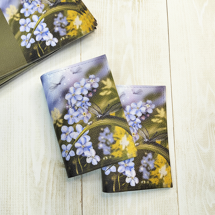 Обложка на паспорт "Незабудки и стрекоза"