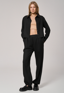 Брюки с поясом на резинке черные