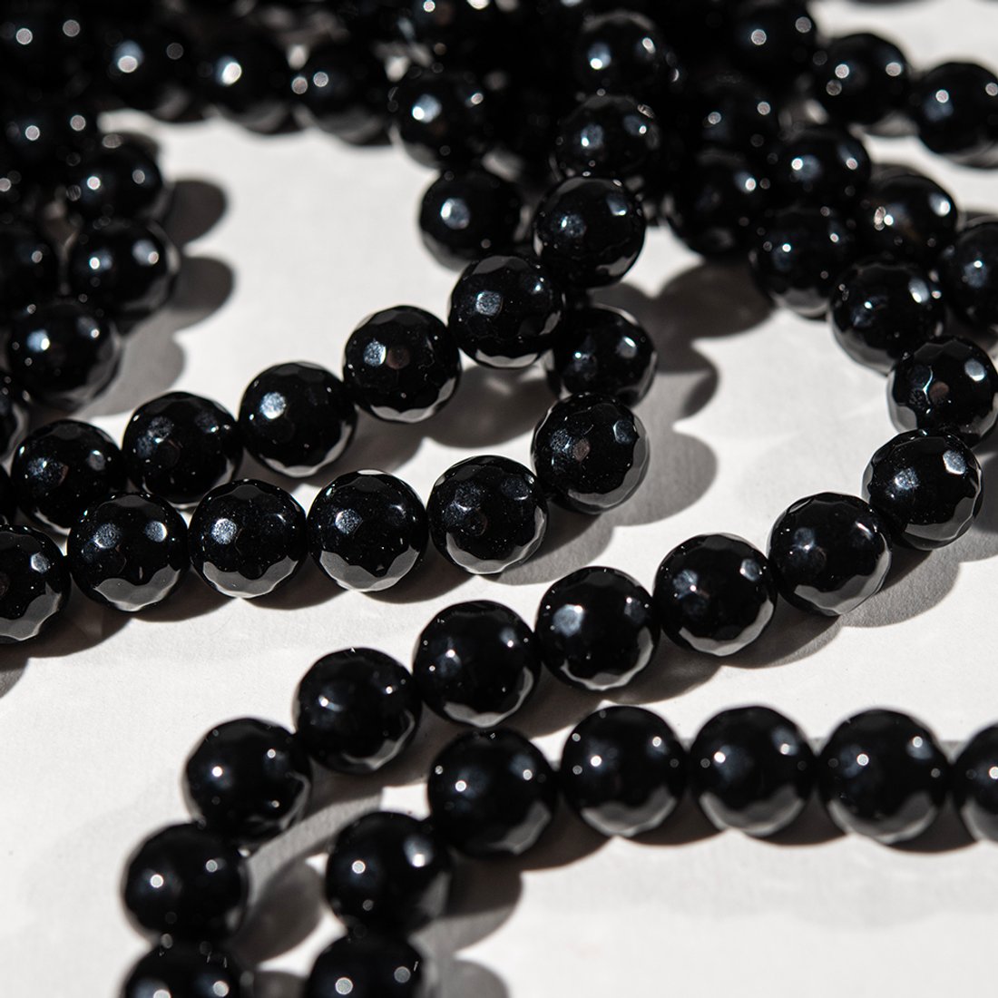 Черный агат натуральный, бусины в форме шара, микроогранка, 7,6мм