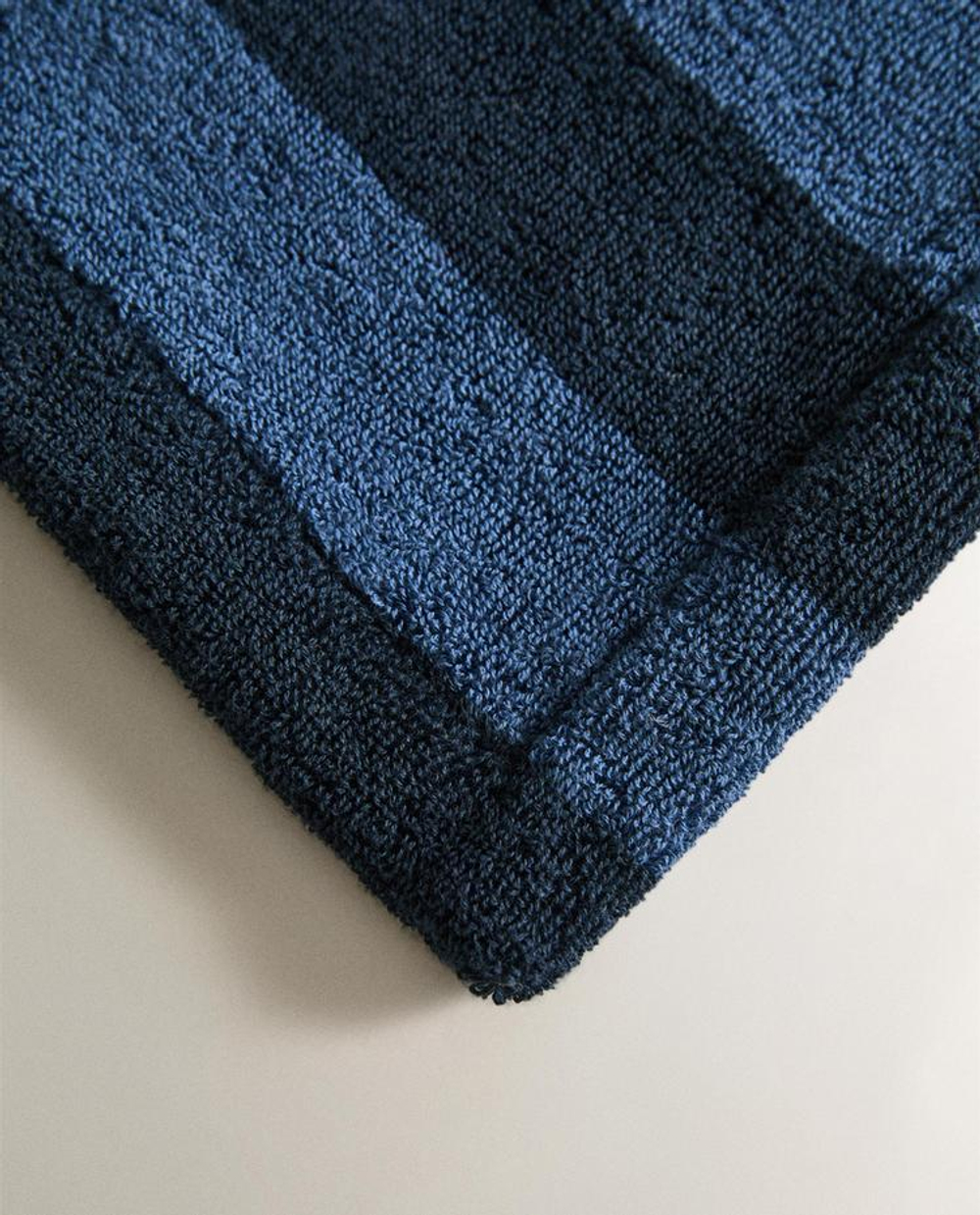 ZARA HOME ПЛЯЖНОЕ ПОЛОТЕНЦЕ В КОНТРАСТНУЮ ПОЛОСКУ, СИНИЙ