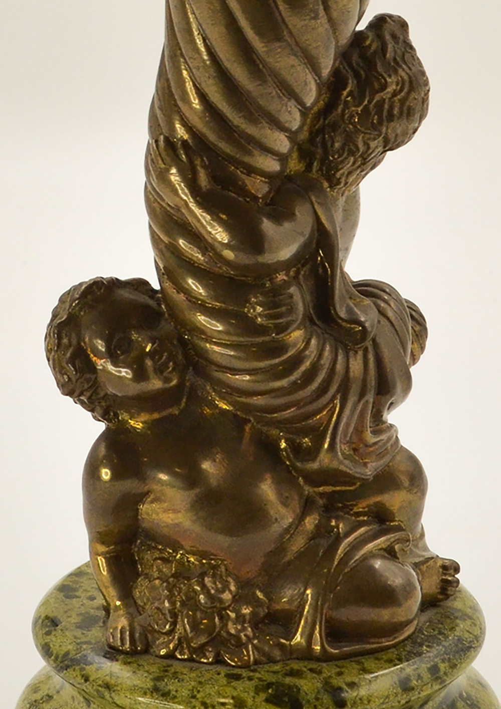 Ваза-чаша, бронза, серпентинит (змеевик). Вторая половина ХХ века, Урал (?), Россия.