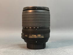 Nikon 18-105 3.5-5.6 ED Скол на креплении светофильтров.