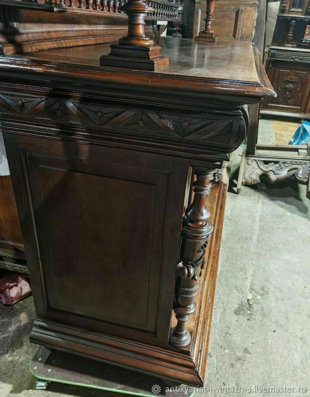 Старинный буфет