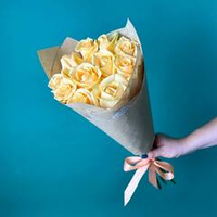 Flower bouquet of 11 Russian creamy roses
