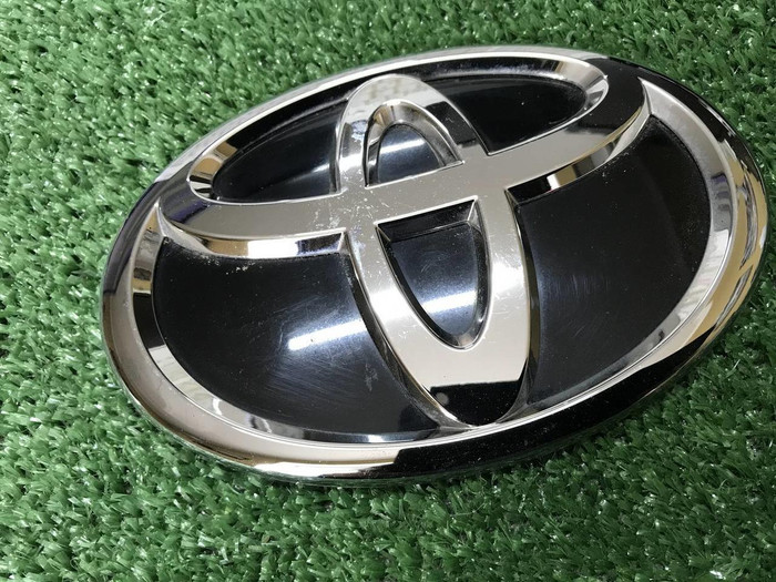 Эмблема крышки багажника Toyota LC Prado 150 17-нв