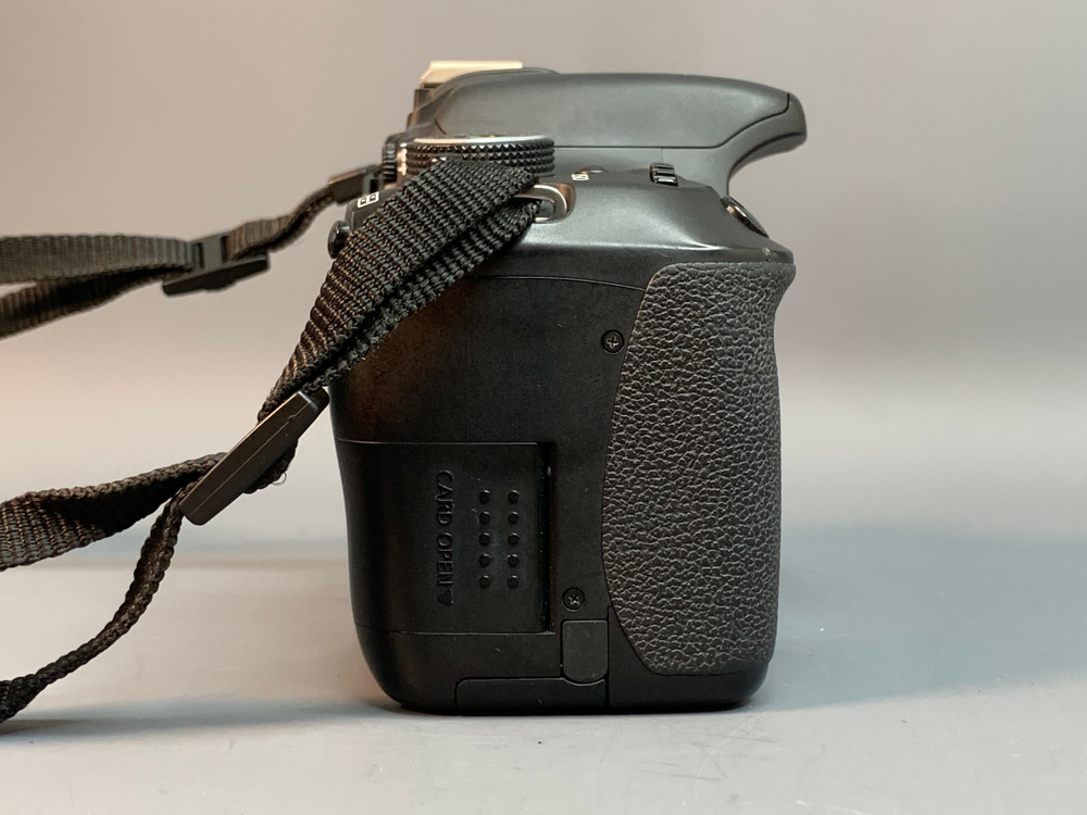 Canon EOS 600D kit 18-55mm 27.620 кадров