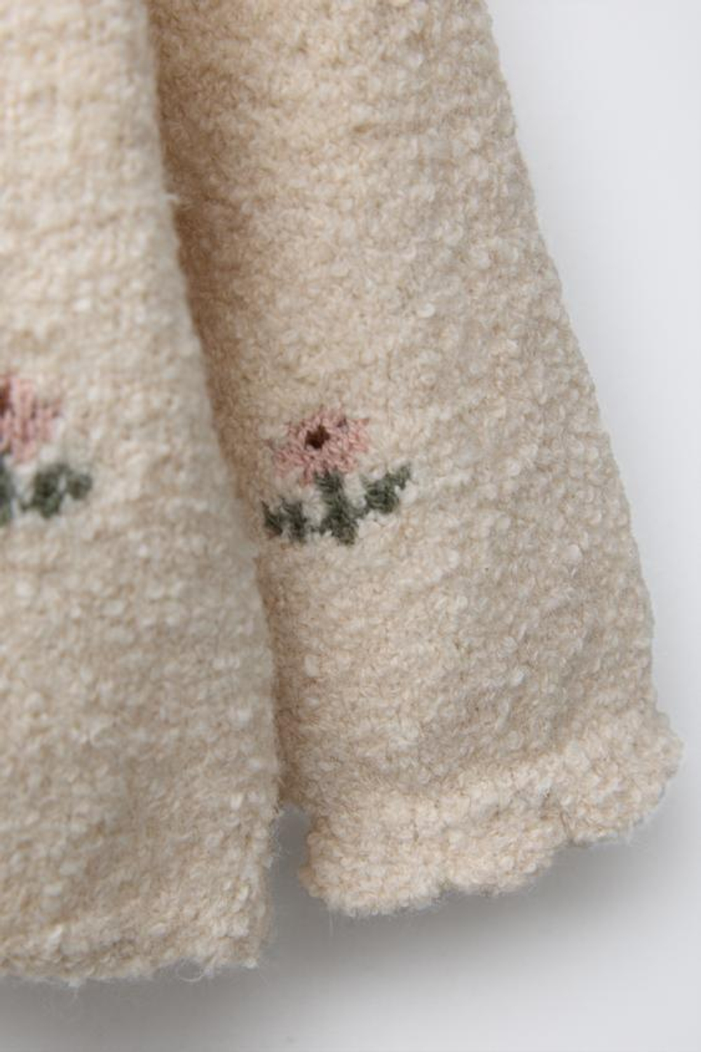 ZARA ВЯЗАНЫЙ ДЖЕМПЕР С ВЫШИВКОЙ В ВИДЕ ЦВЕТОВ, СВЕТЛО-БЕЖЕВЫЙ