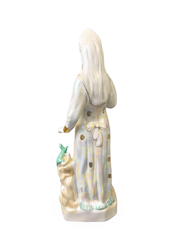 Фарфоровая статуэтка "Дары хозяйки Медной горы" (Дулево)