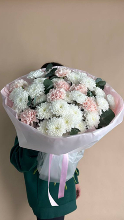 Букет кустовые хризантемы и диантусы #70