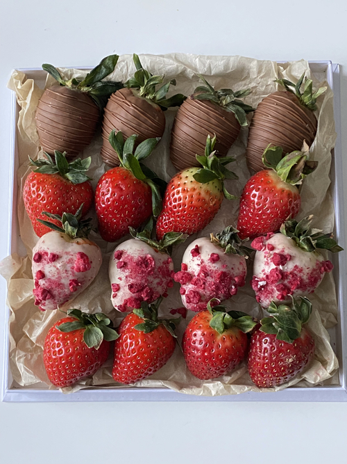 Набор 16 клубник (8 в шоколаде) black арт. 230202.05