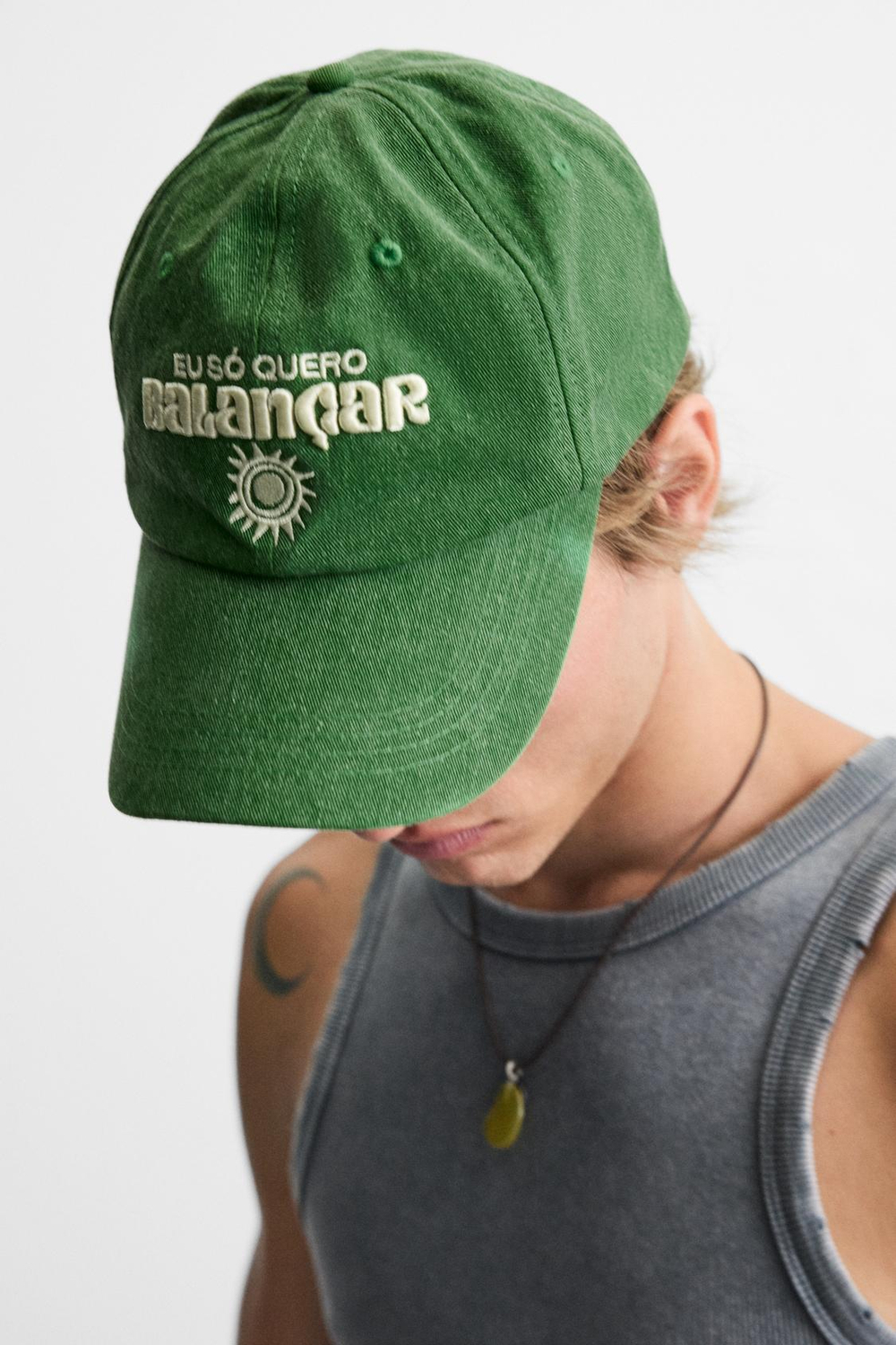 ZARA КЕПКА С КОНТРАСТНОЙ ВЫШИВКОЙ, ЗЕЛЕНЫЙ
